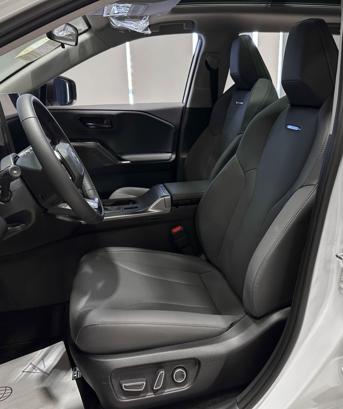 Toyota RAV4 - фото 12