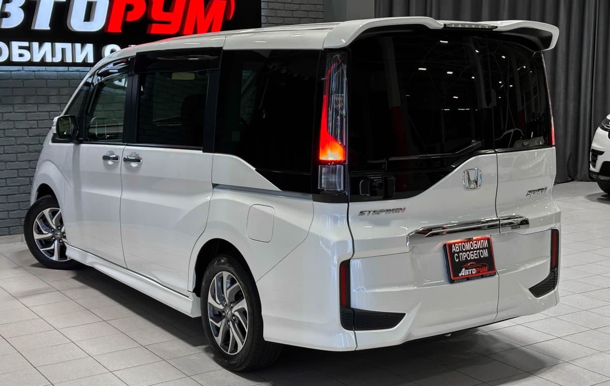 Honda Stepwgn Spada - фото 9