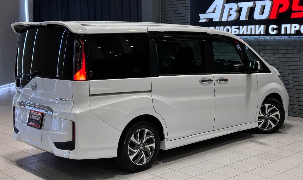Honda Stepwgn Spada - фото 6