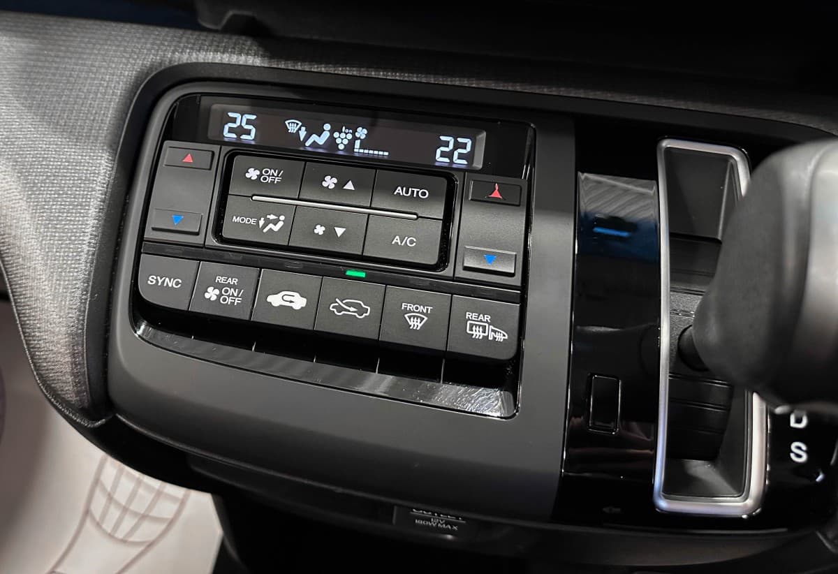 Honda Stepwgn Spada - фото 27