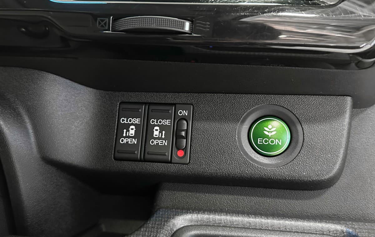 Honda Stepwgn Spada - фото 21