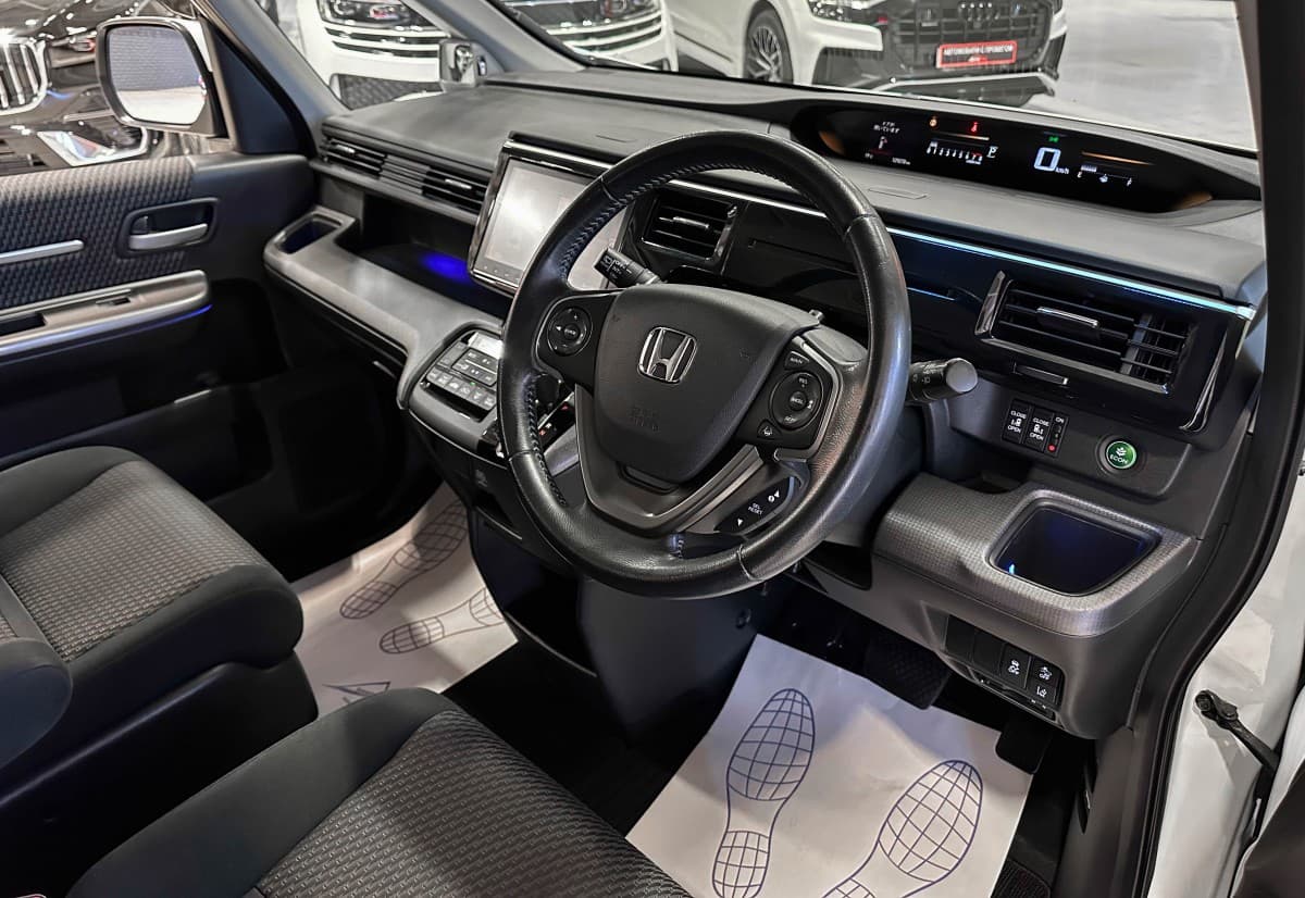 Honda Stepwgn Spada - фото 18
