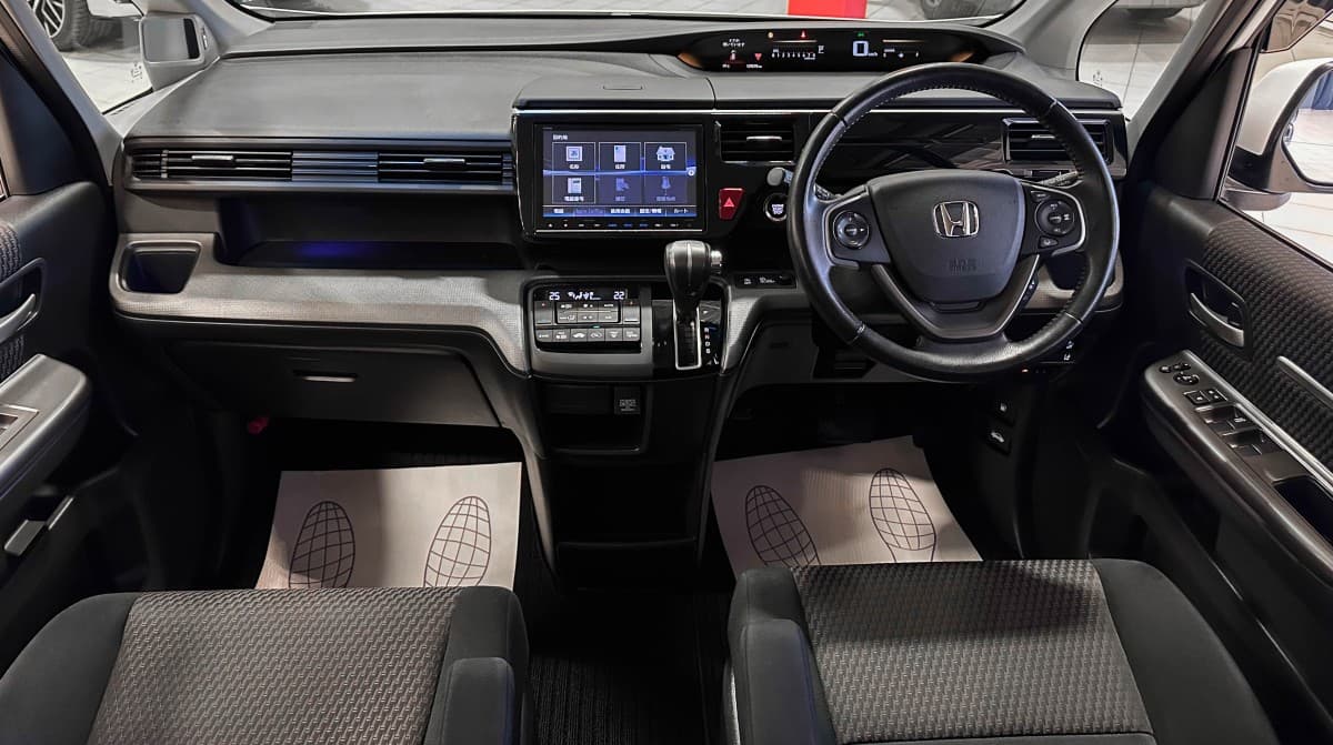 Honda Stepwgn Spada - фото 32