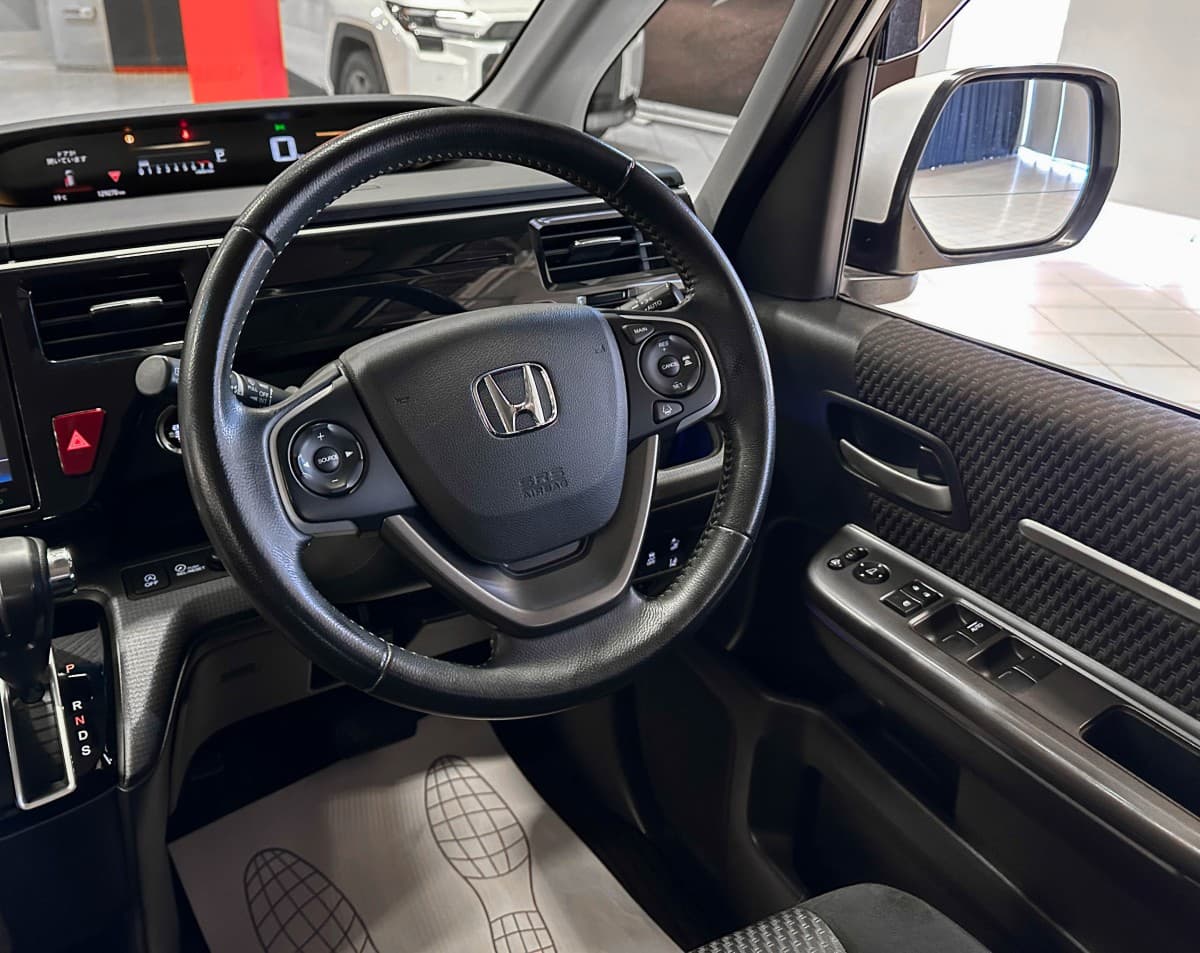 Honda Stepwgn Spada - фото 31
