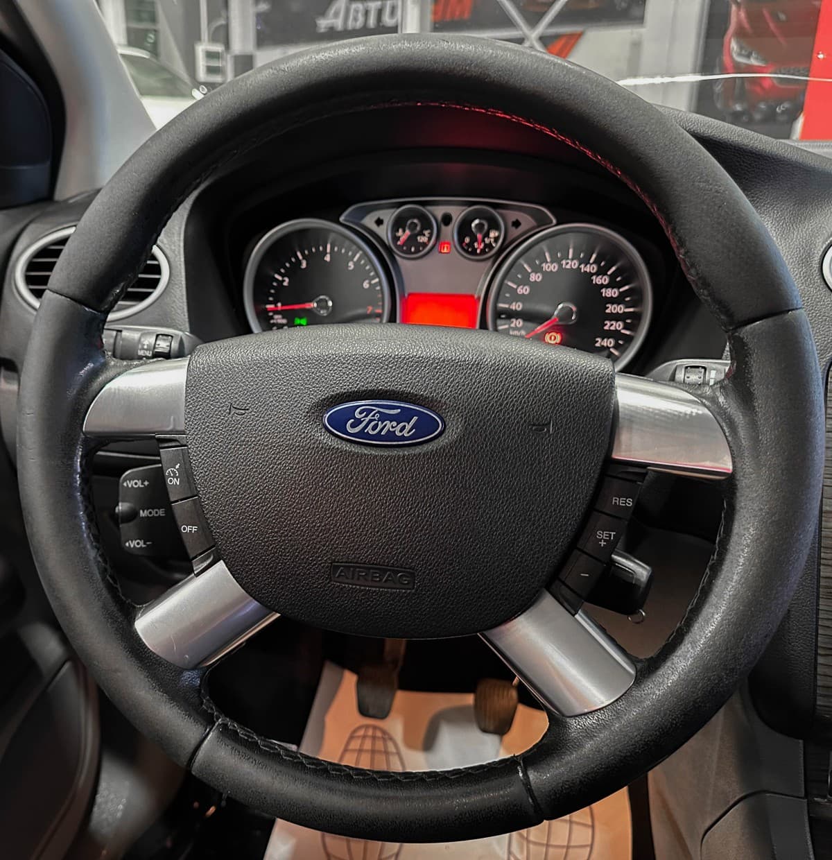 Ford Focus - фото 27