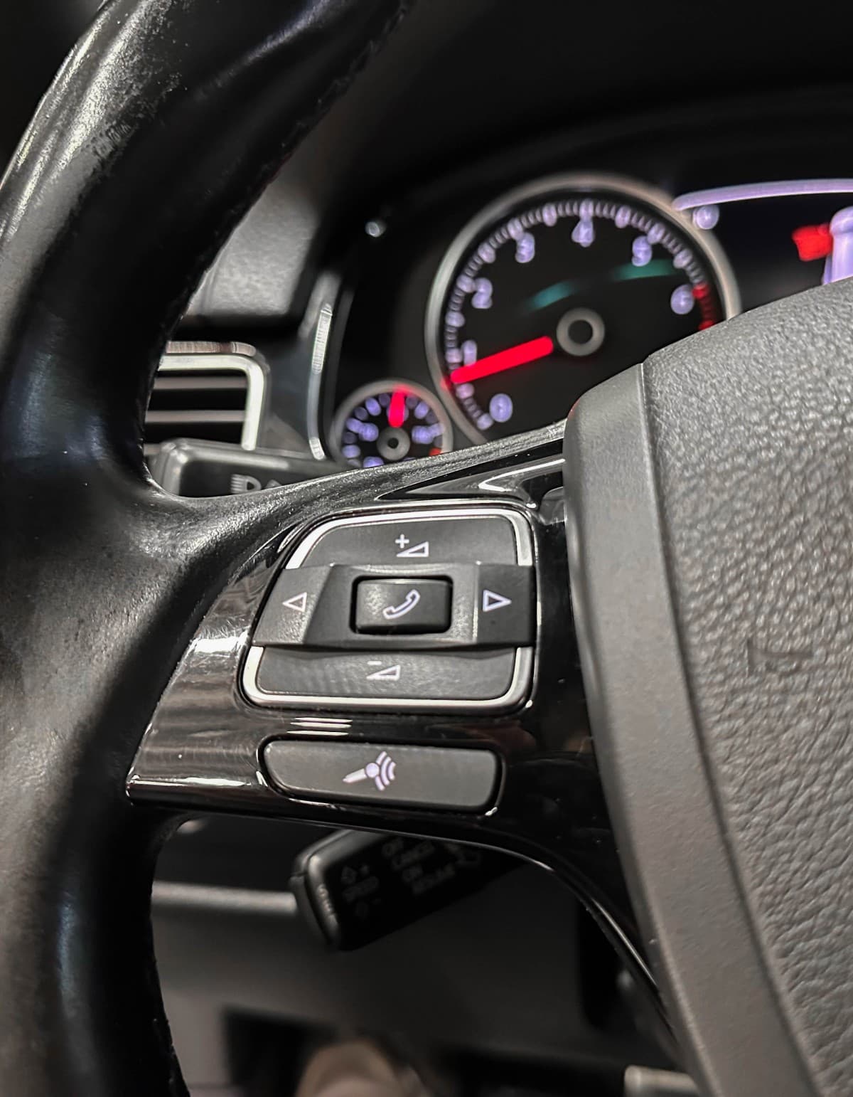 Volkswagen Touareg - фото 23