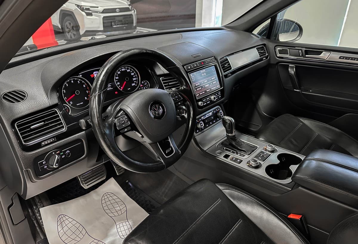 Volkswagen Touareg - фото 10
