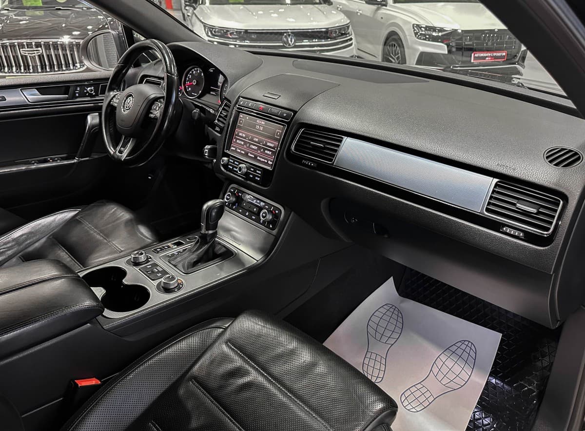 Volkswagen Touareg - фото 17