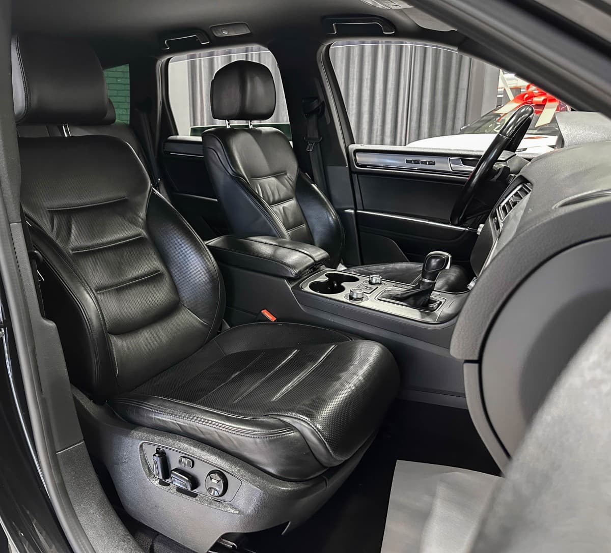 Volkswagen Touareg - фото 15