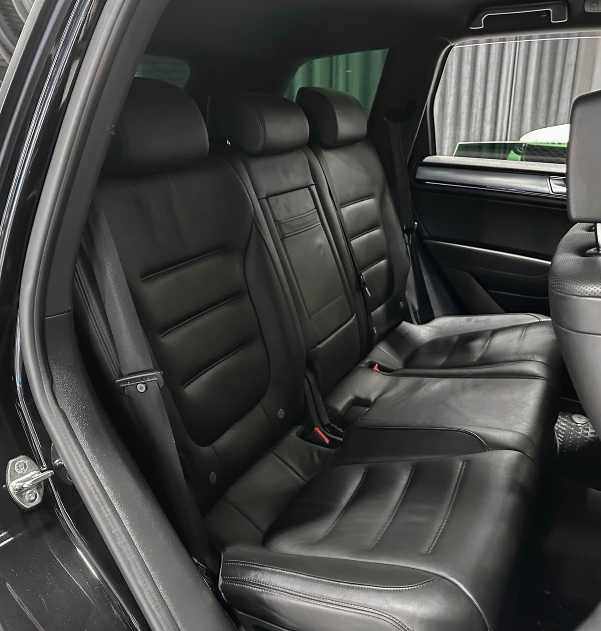 Volkswagen Touareg - фото 14