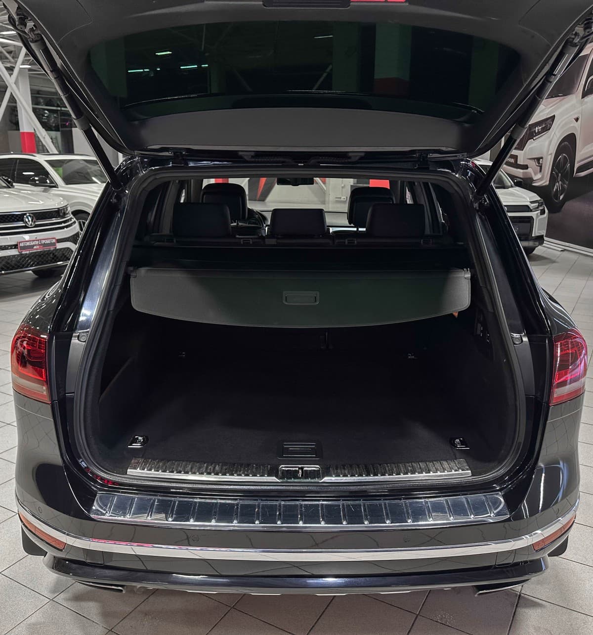 Volkswagen Touareg - фото 13