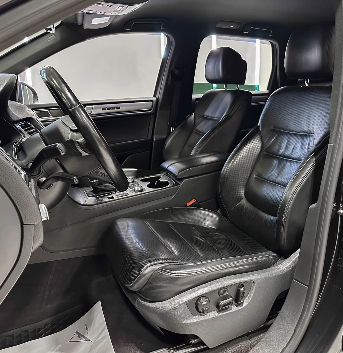 Volkswagen Touareg - фото 11