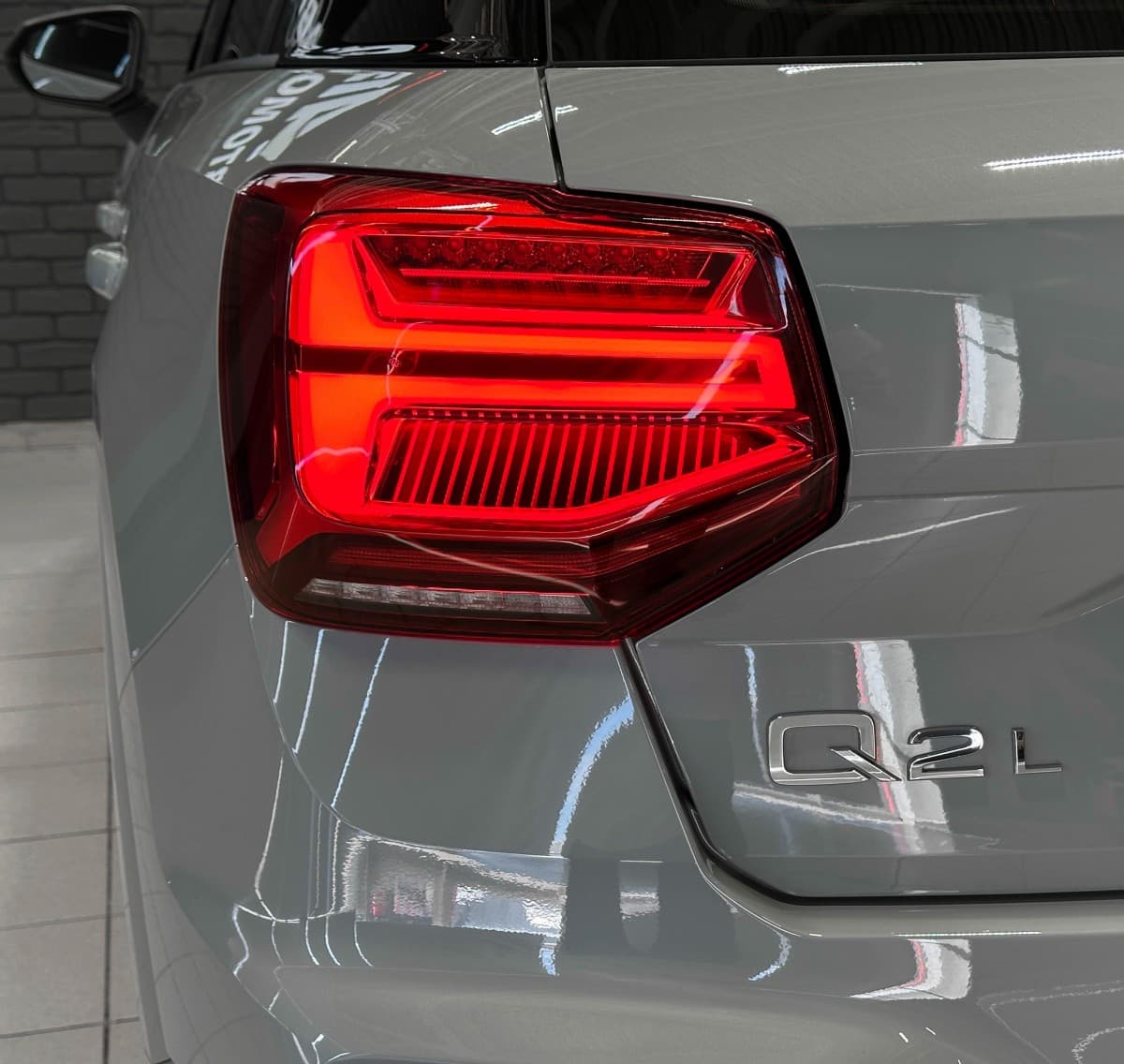 Audi Q2L - фото 8