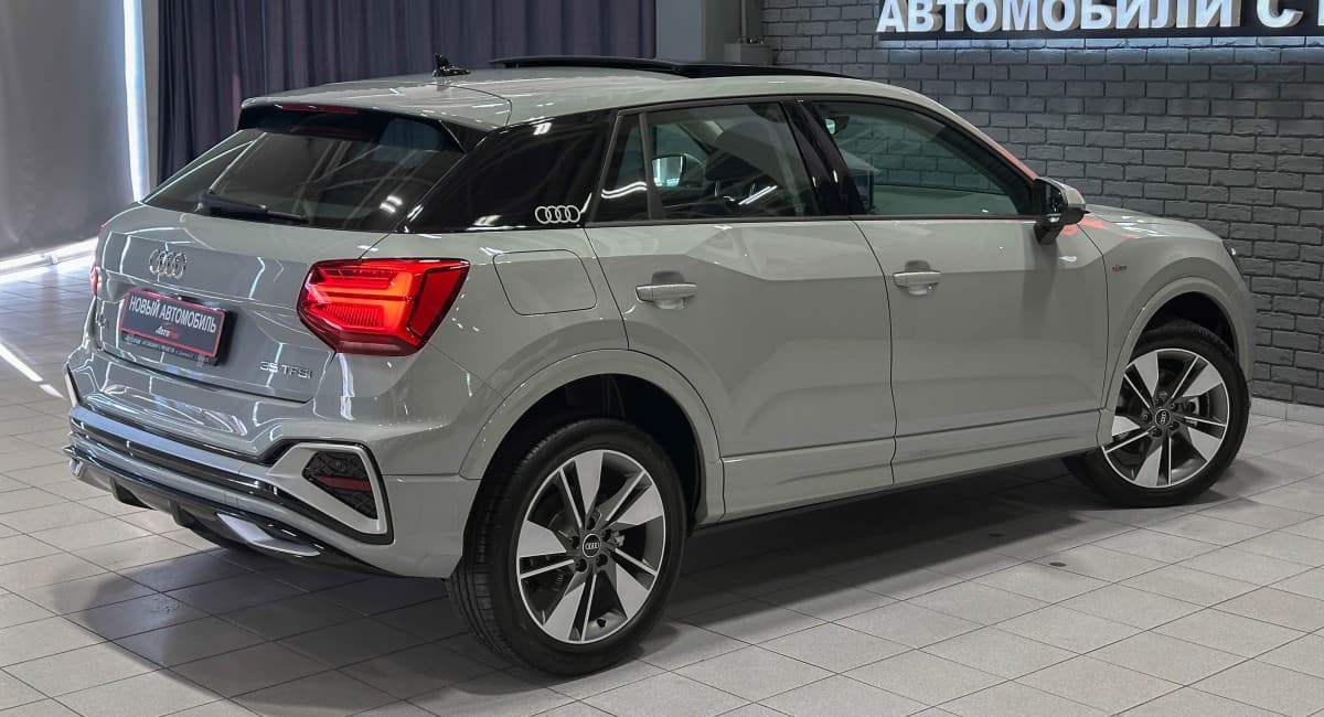 Audi Q2L - фото 6