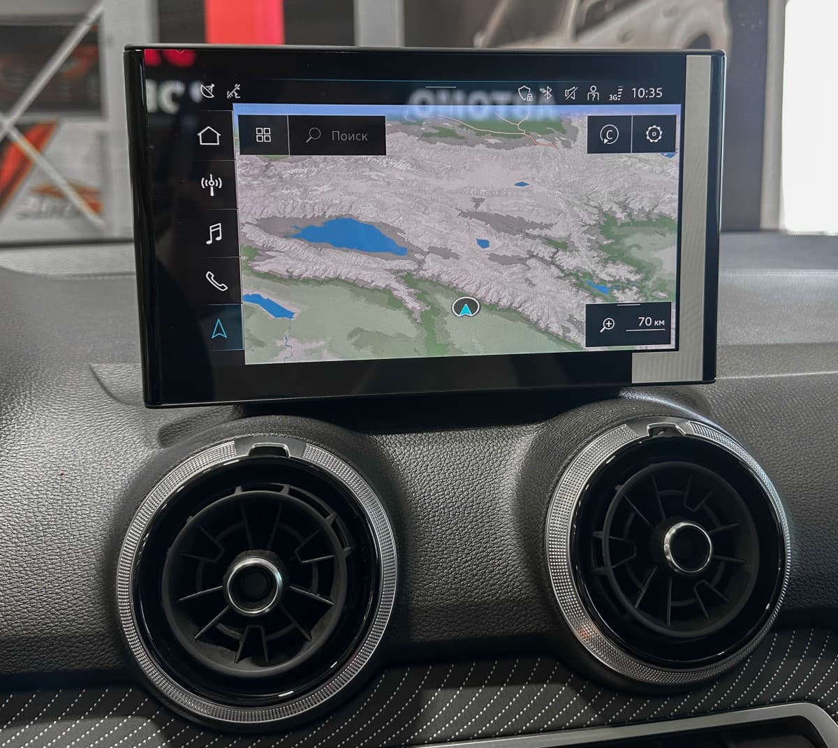 Audi Q2L - фото 23