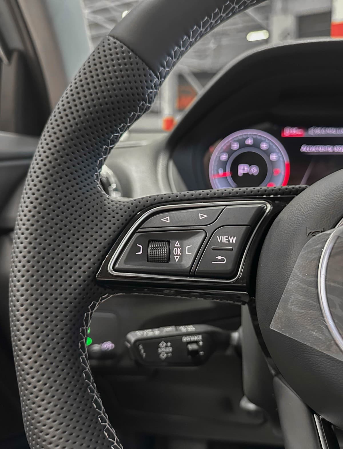 Audi Q2L - фото 20