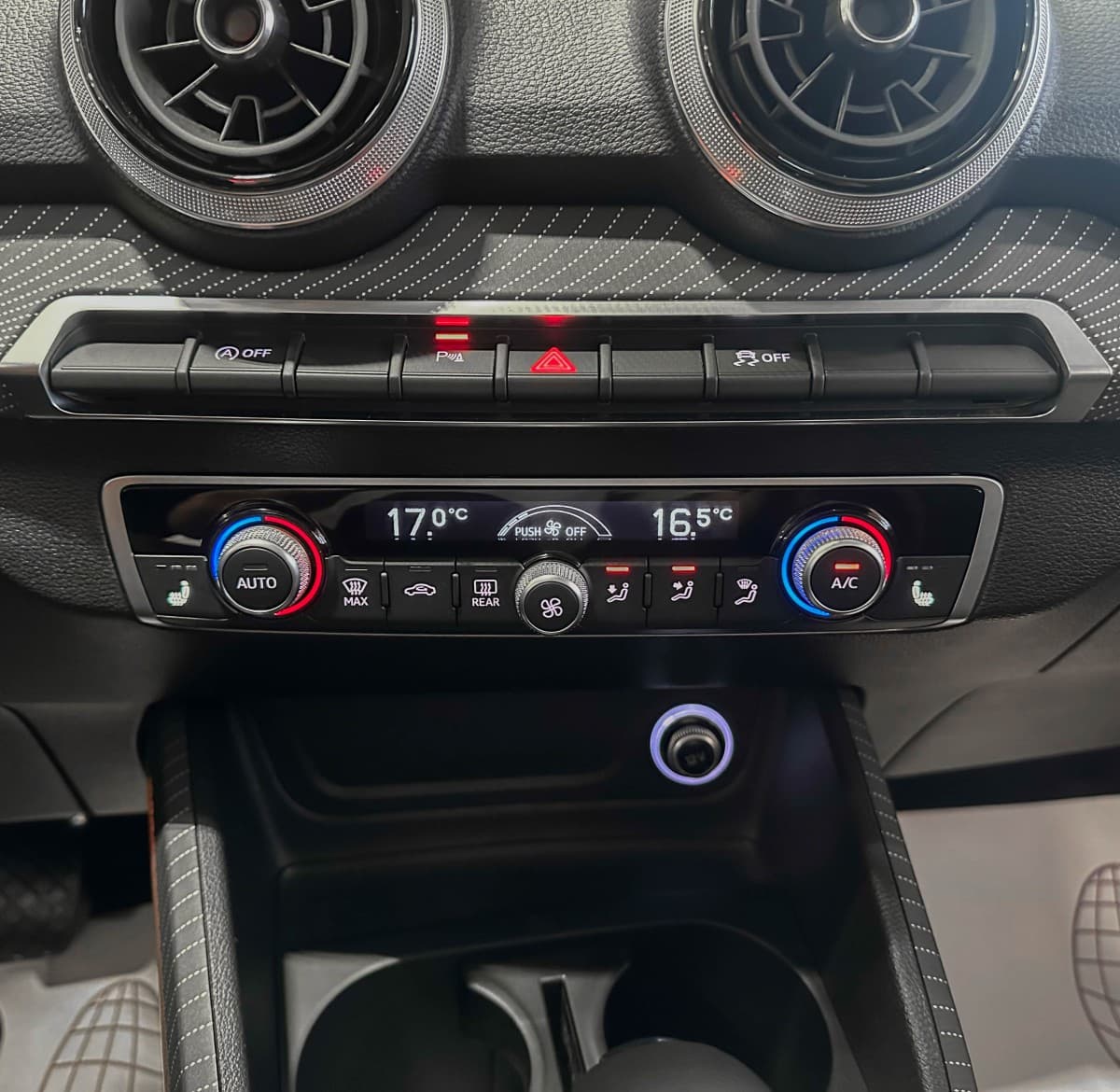 Audi Q2L - фото 25