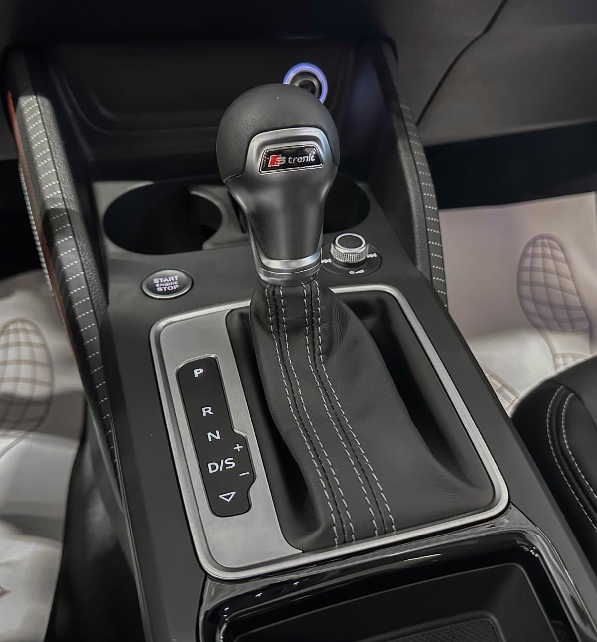 Audi Q2L - фото 26