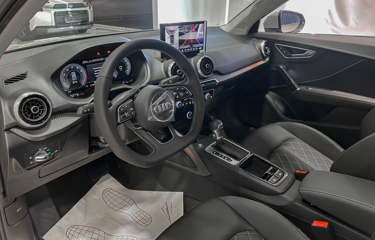 Audi Q2L - фото 12