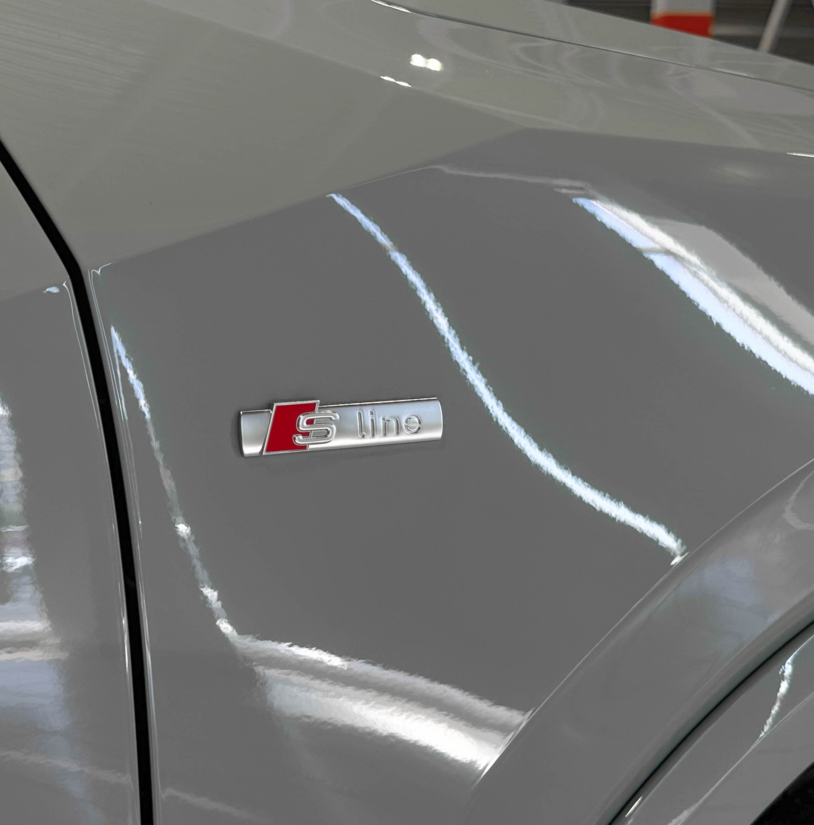 Audi Q2L - фото 29