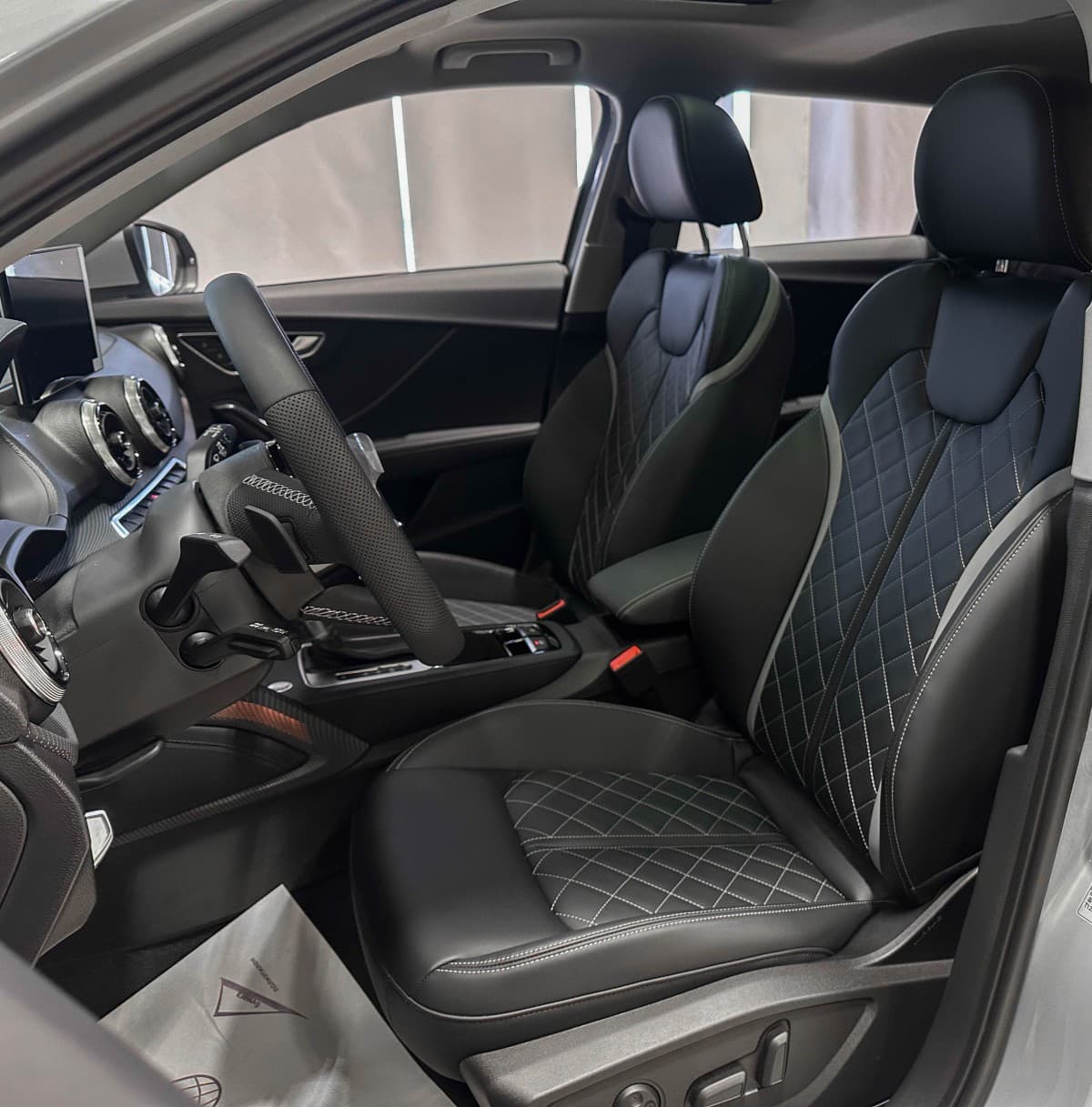 Audi Q2L - фото 13