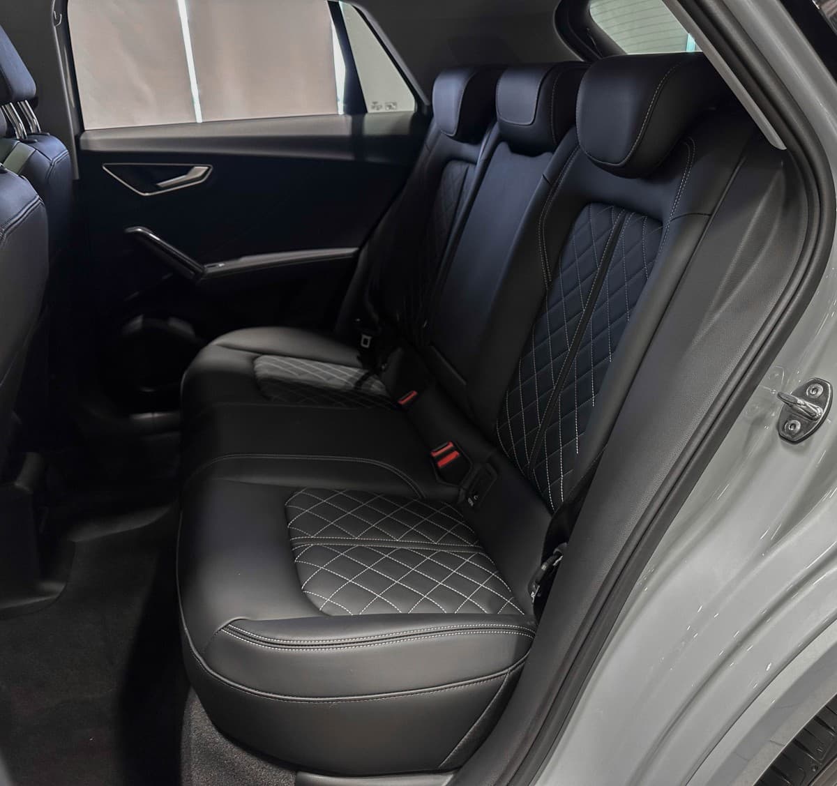 Audi Q2L - фото 14
