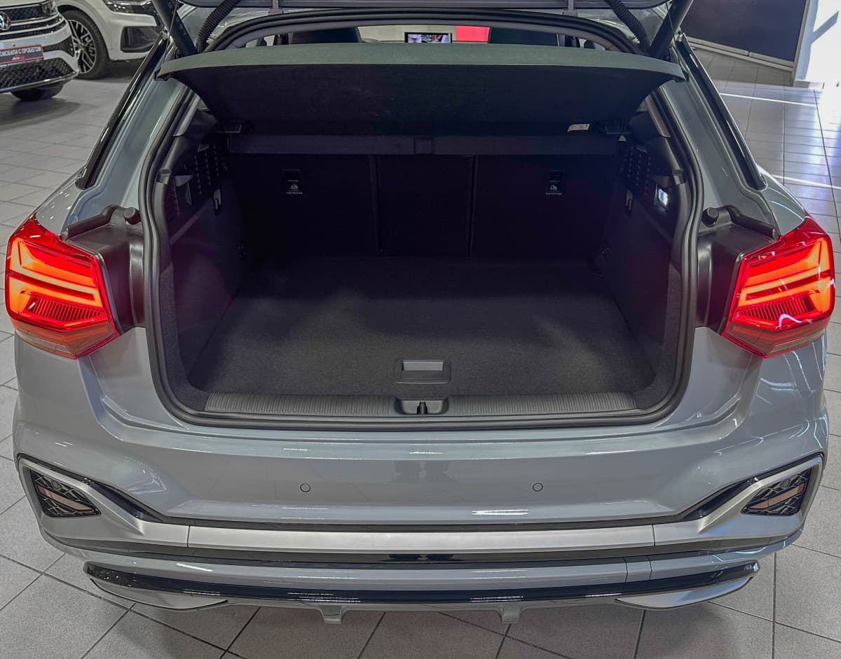 Audi Q2L - фото 15