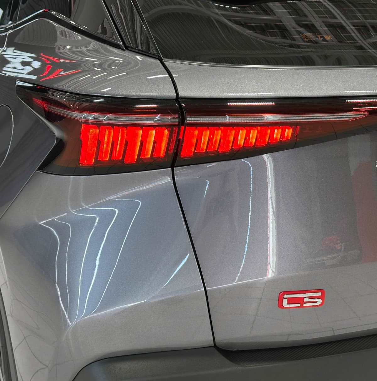 Omoda C5 - фото 8