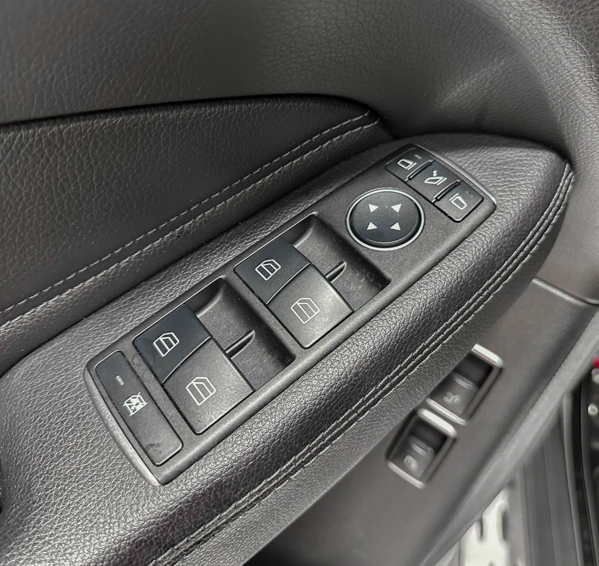 Mercedes-Benz GLS 400 4MATIC - фото 22