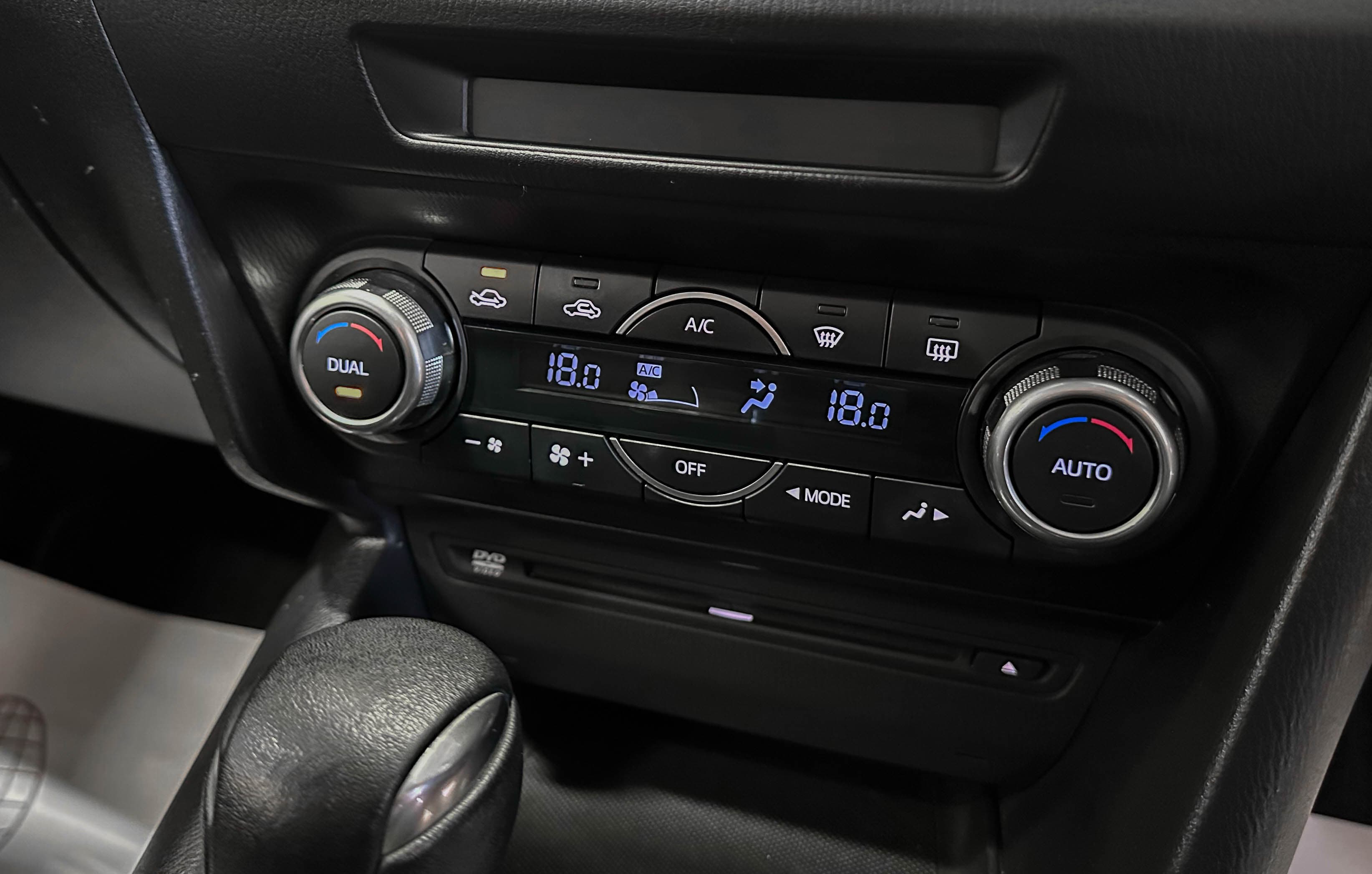 Mazda Axela - фото 21
