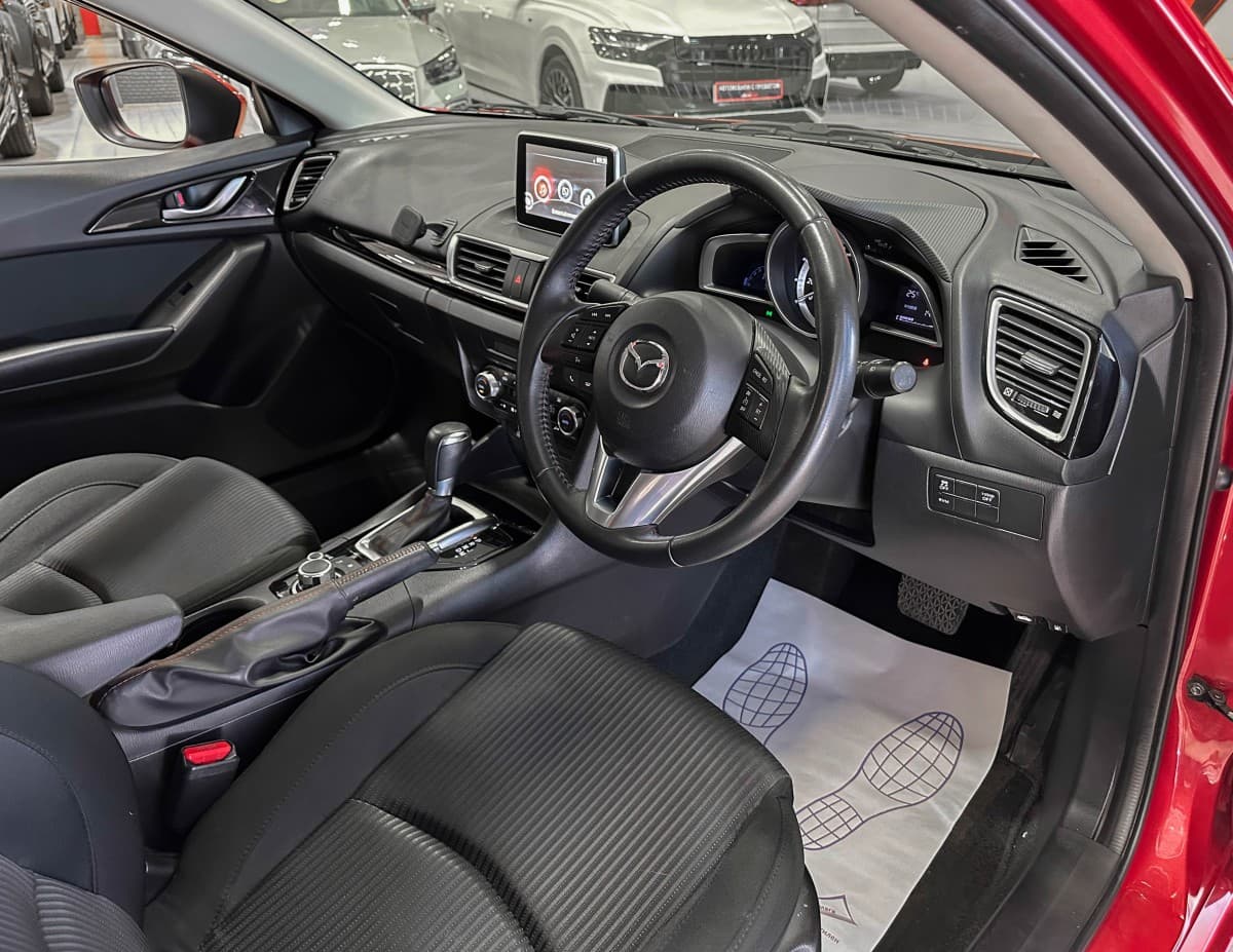 Mazda Axela - фото 10