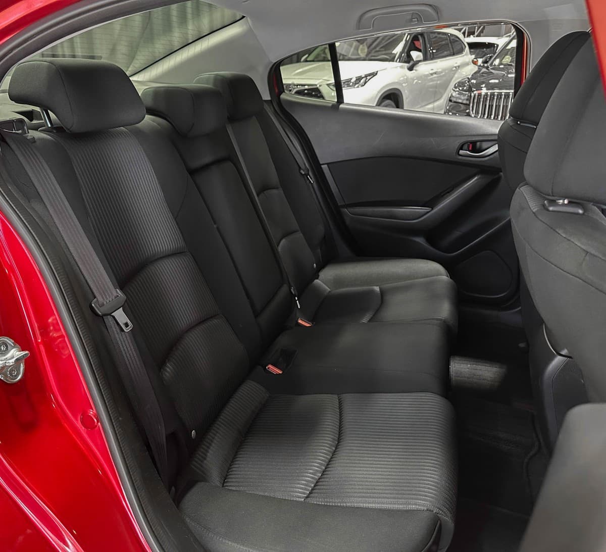 Mazda Axela - фото 12