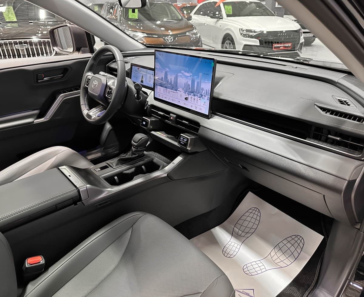 Toyota RAV4 - фото 10