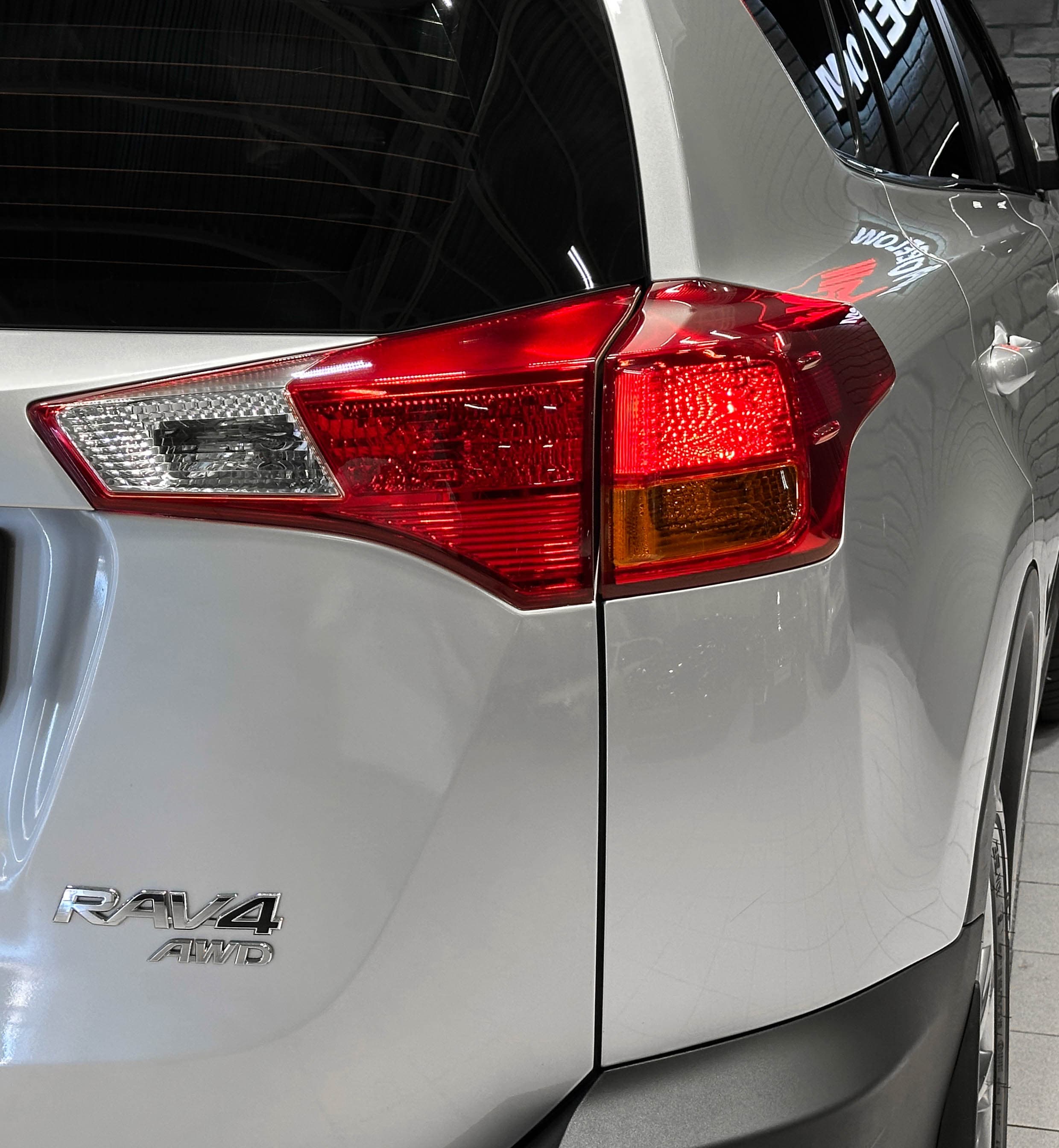 Toyota RAV4 - фото 8