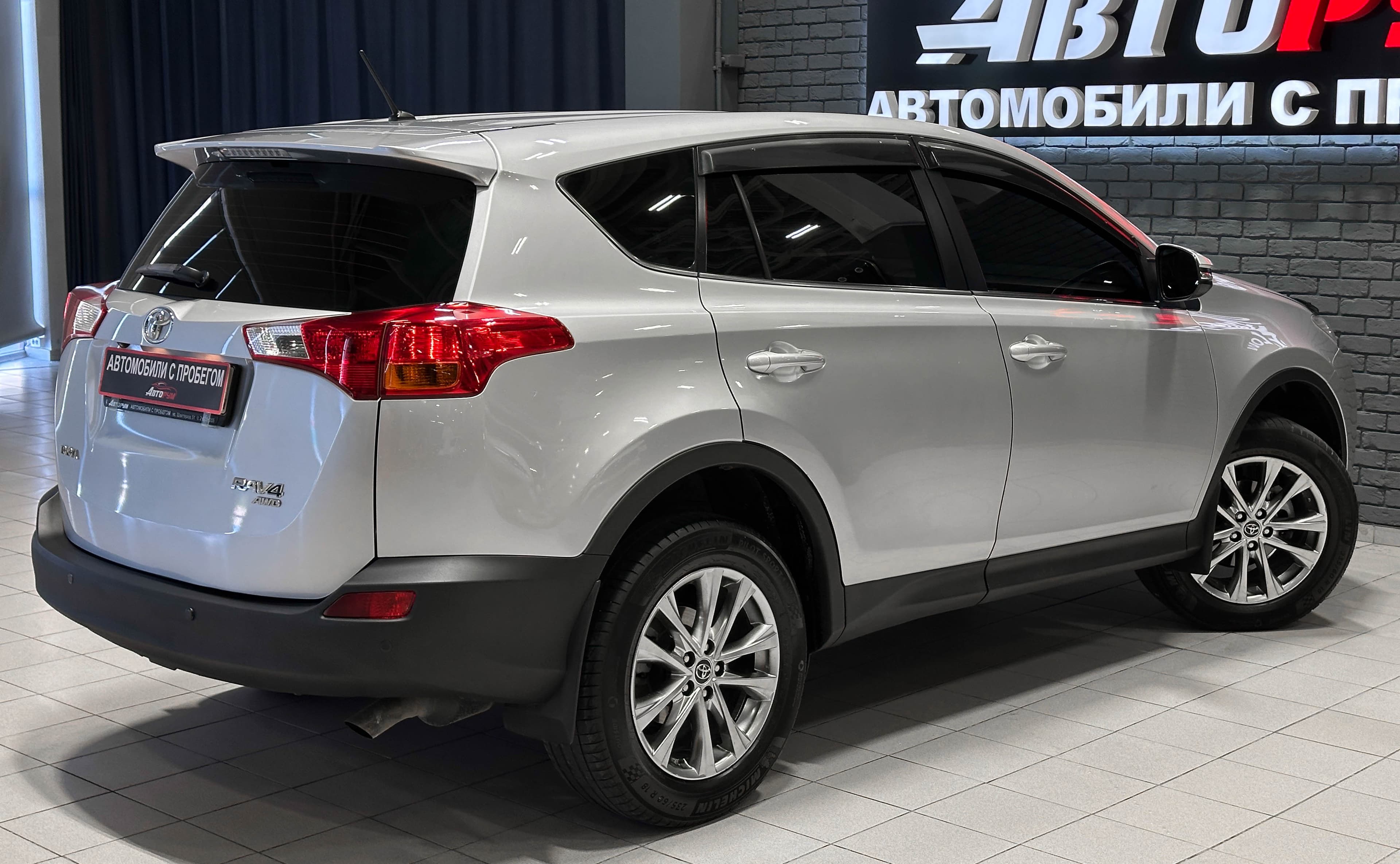 Toyota RAV4 - фото 6