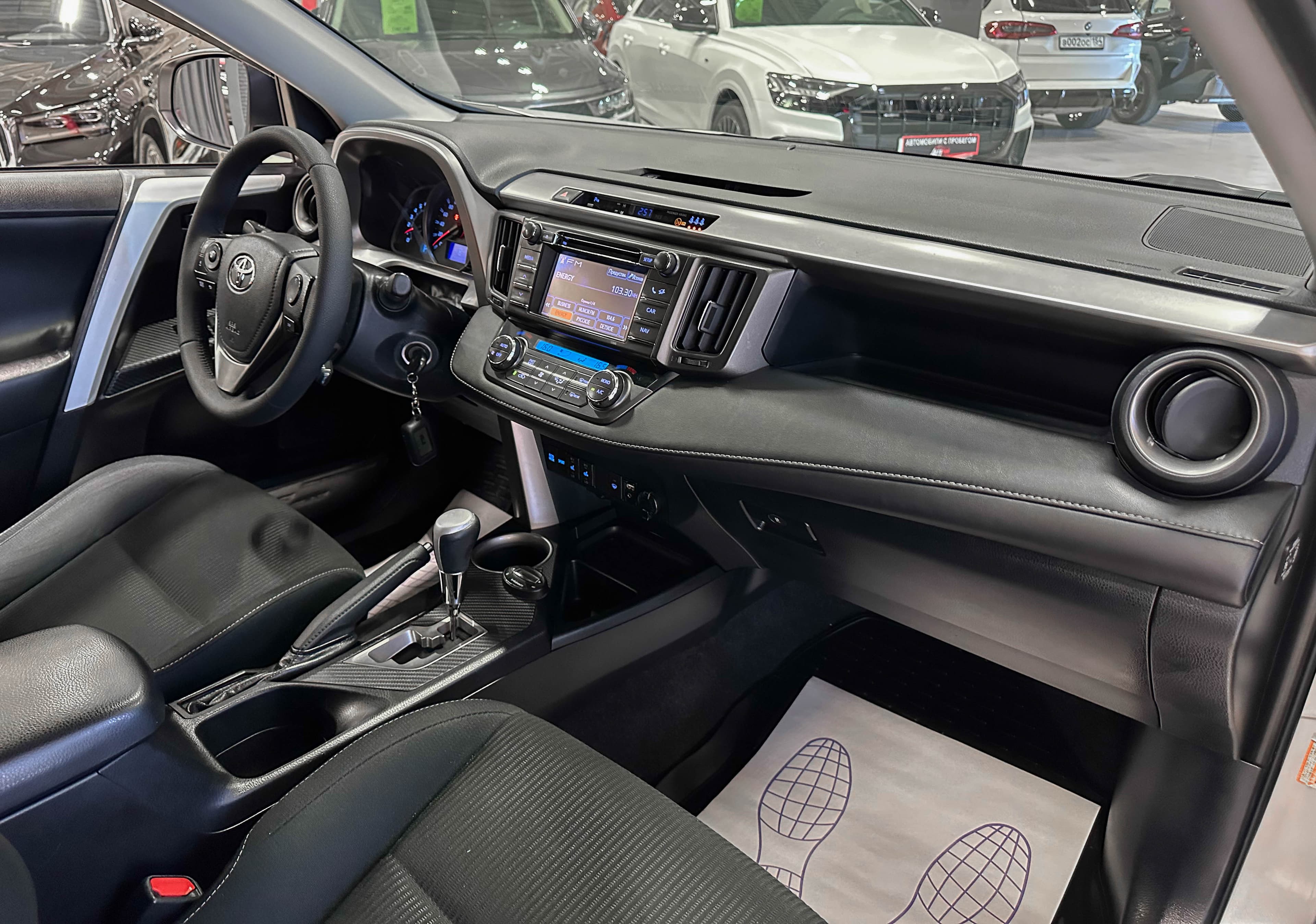 Toyota RAV4 - фото 16
