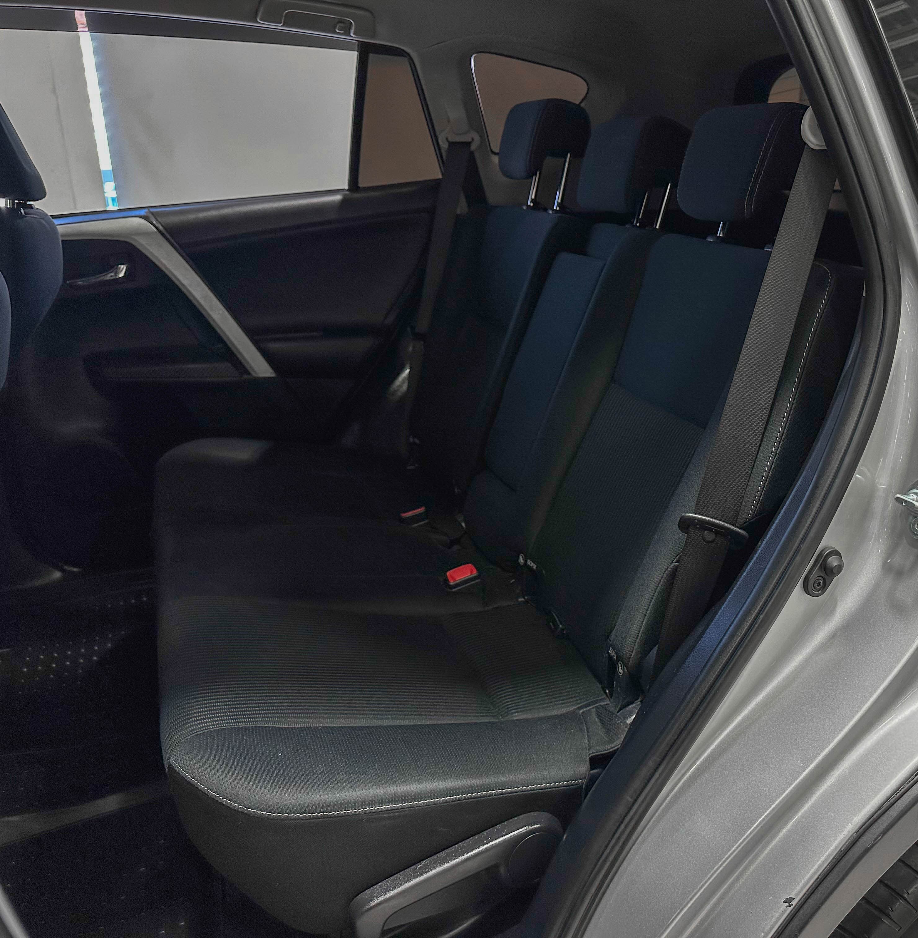 Toyota RAV4 - фото 12