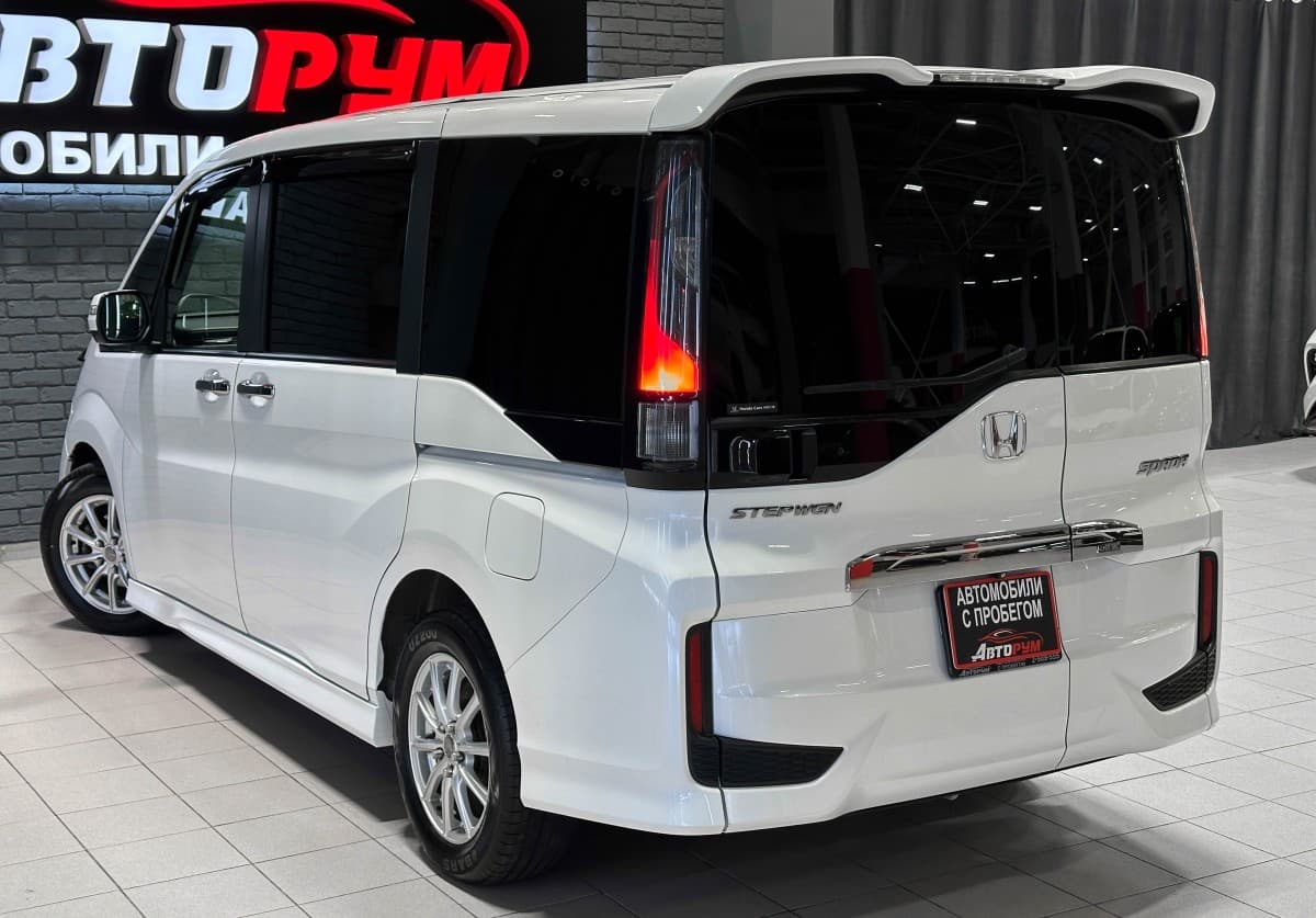 Honda Stepwgn Spada - фото 9