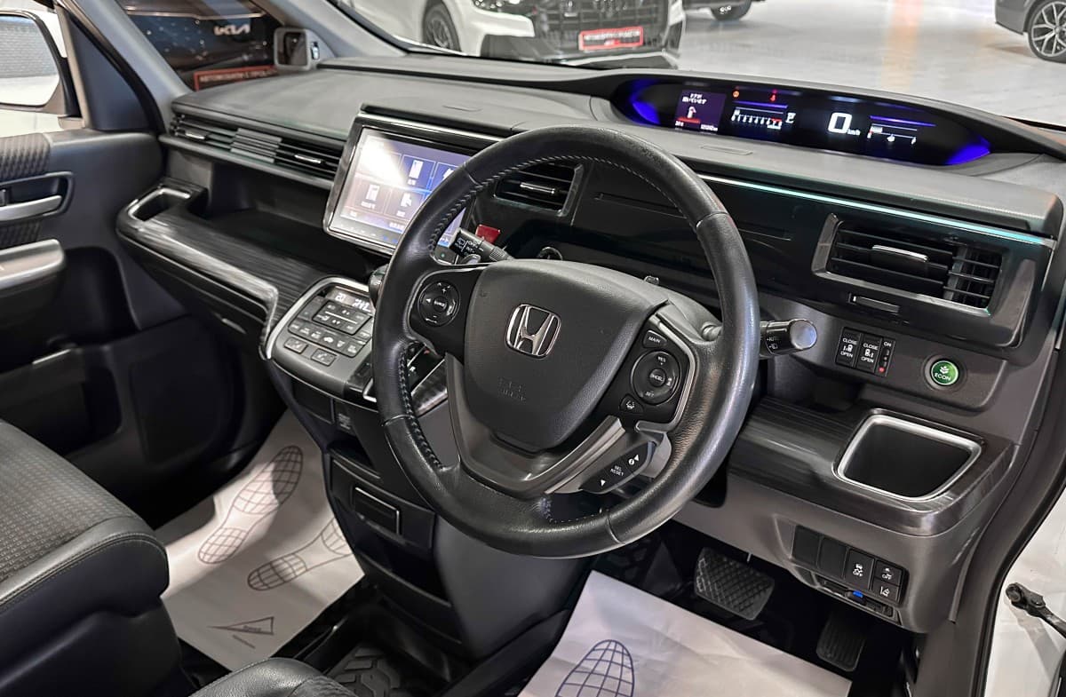 Honda Stepwgn Spada - фото 18