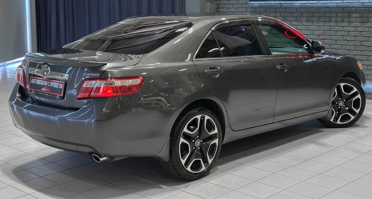 Toyota Camry - фото 6