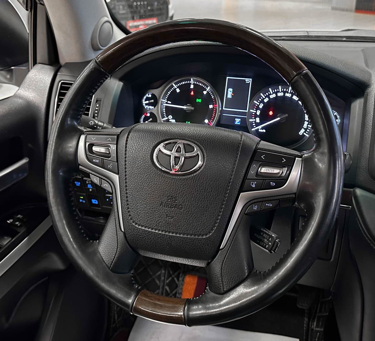 Toyota Land Cruiser 200 - фото 28