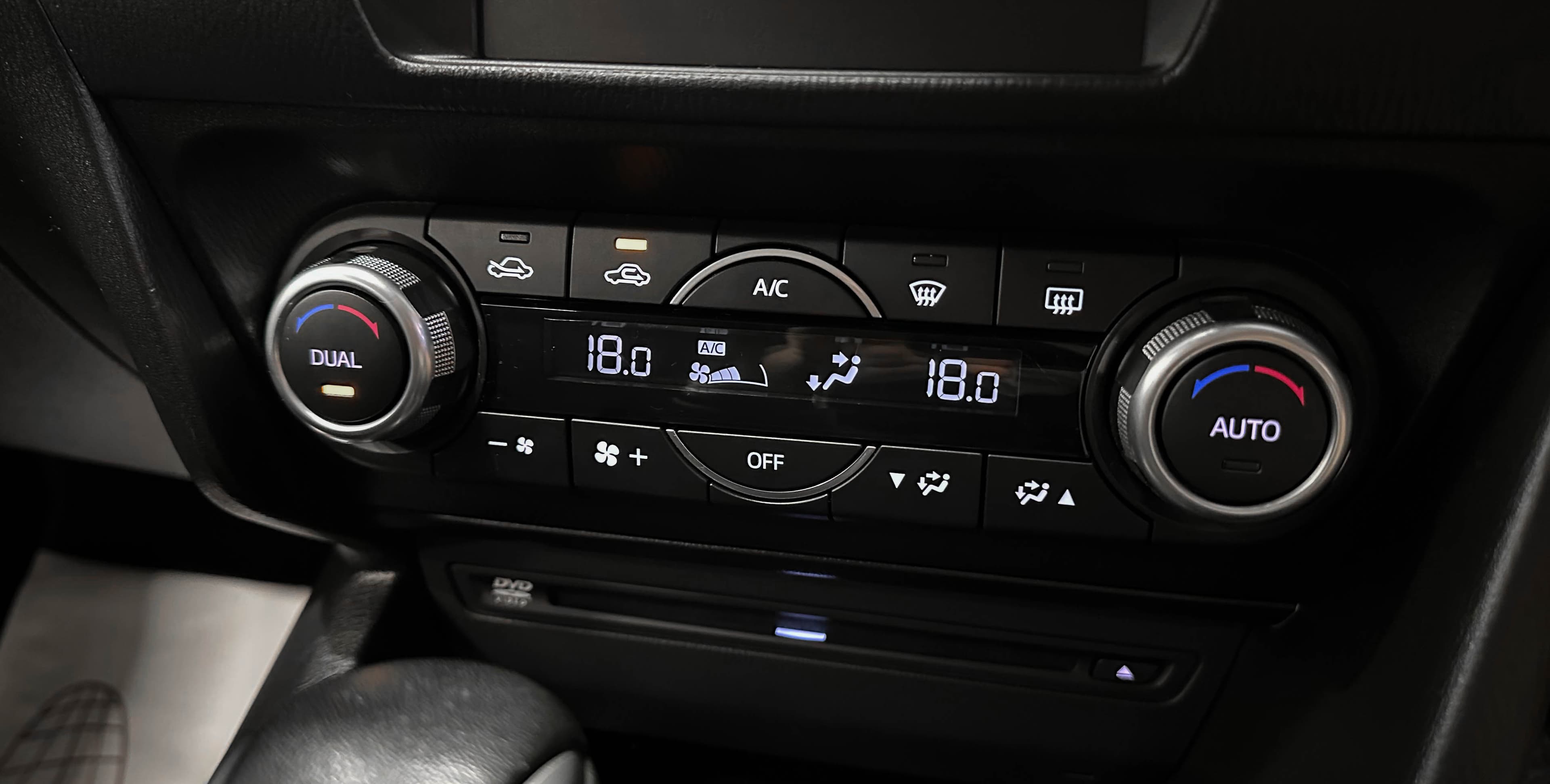 Mazda Axela - фото 24
