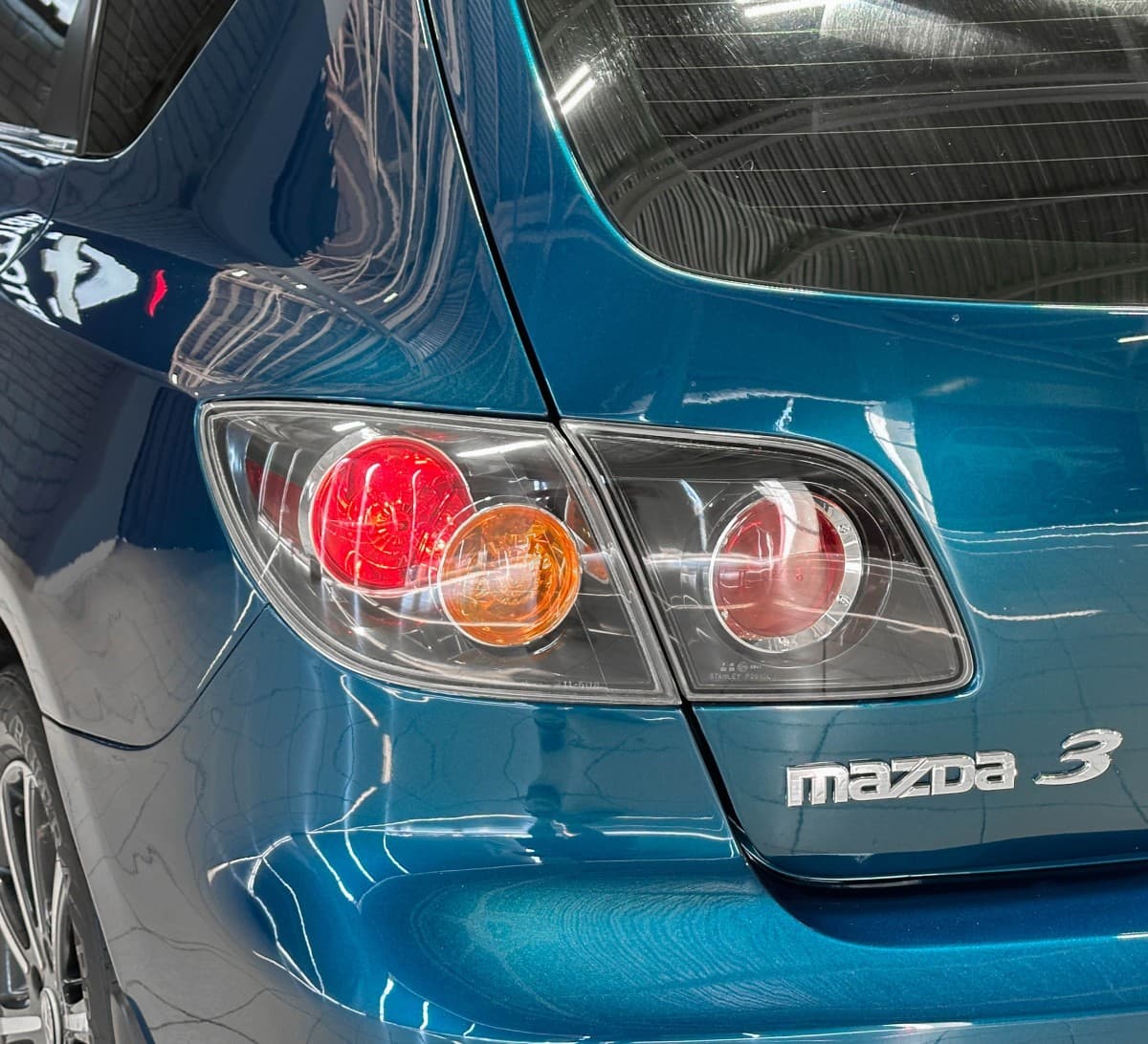 Mazda 3 - фото 8