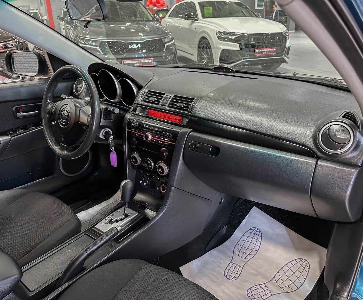 Mazda 3 - фото 16