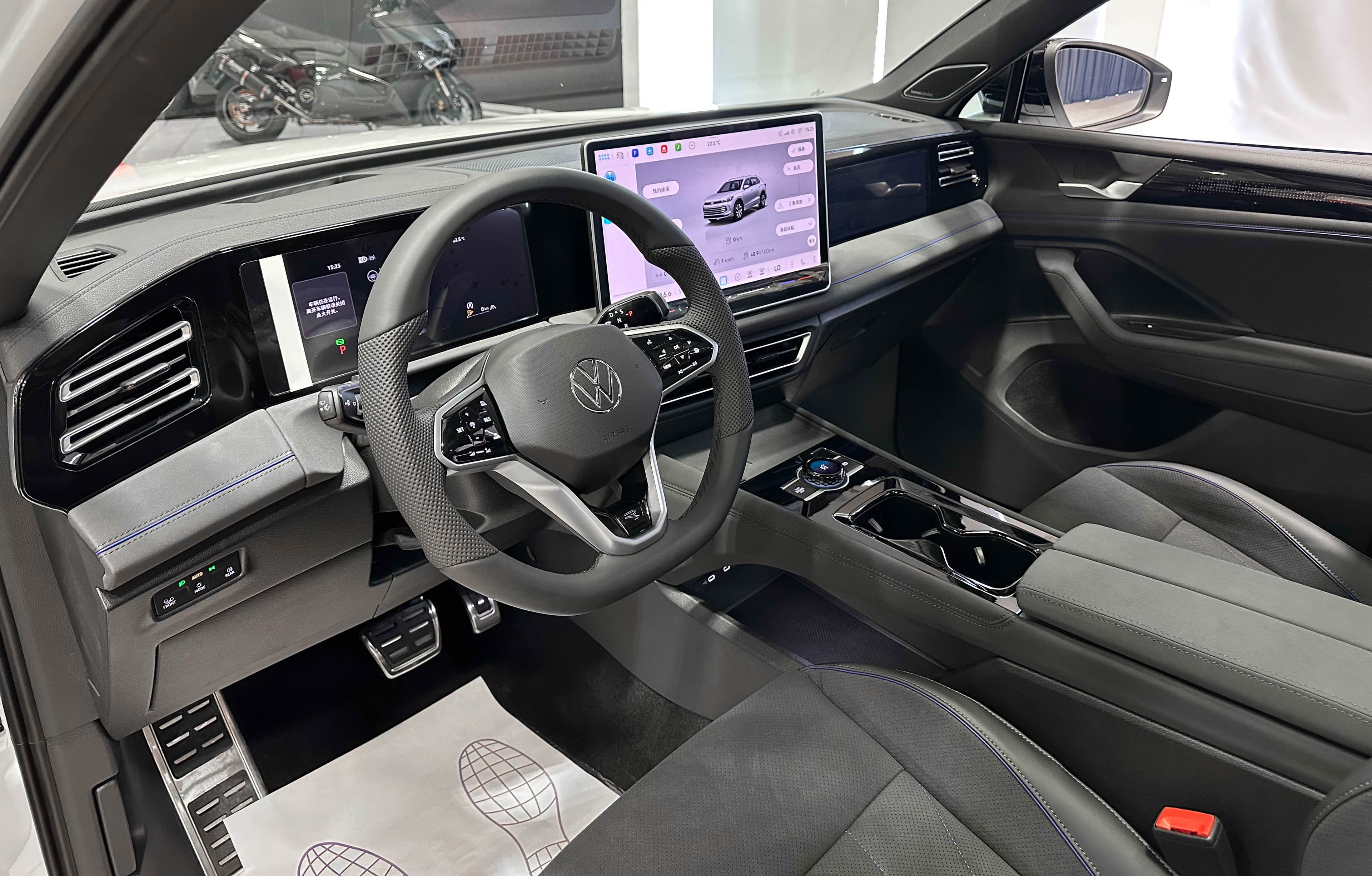 Volkswagen Tiguan L - фото 12