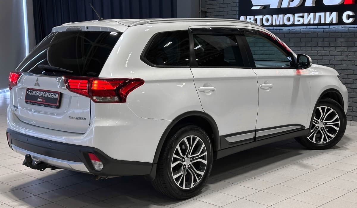 Mitsubishi Outlander - фото 6
