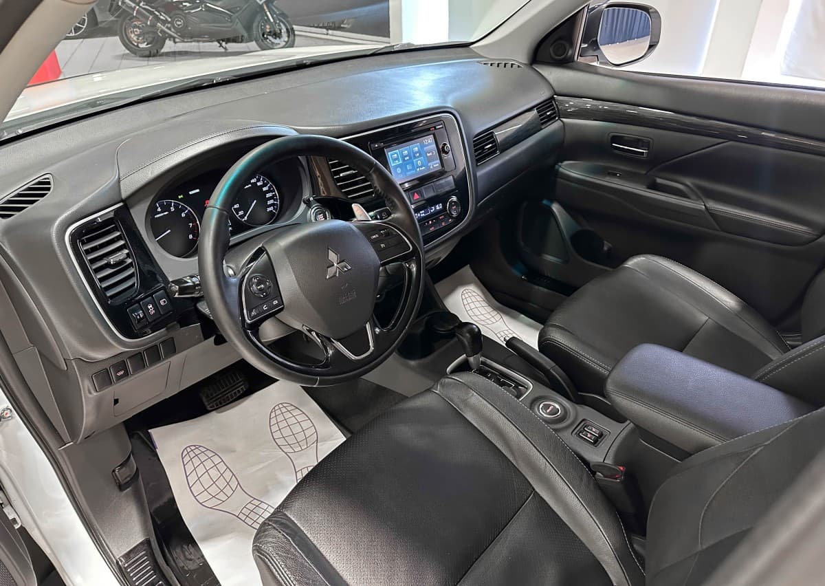 Mitsubishi Outlander - фото 10
