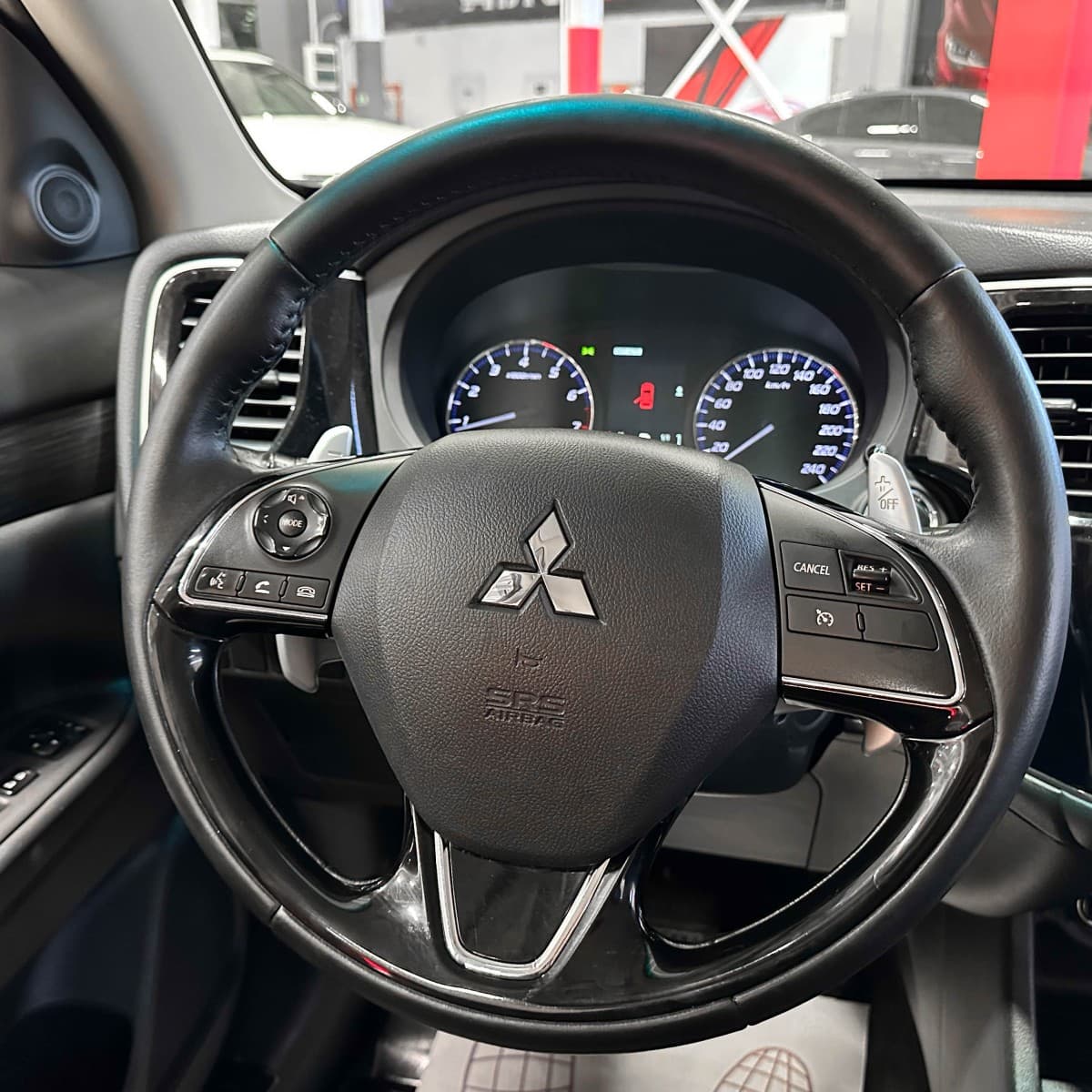 Mitsubishi Outlander - фото 26