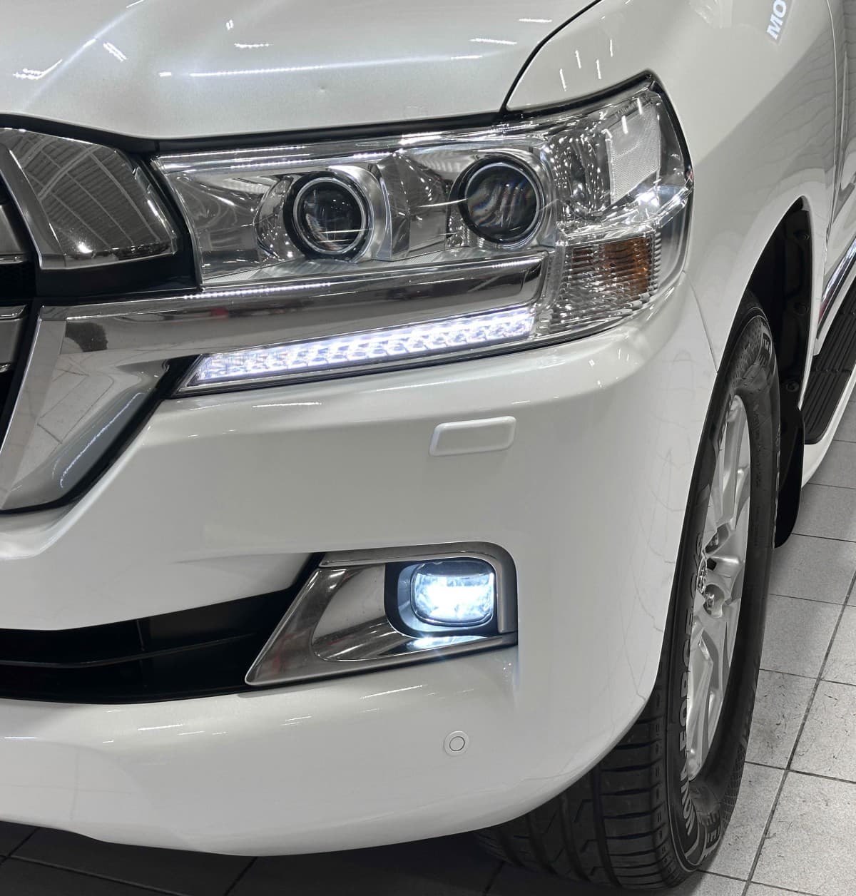 Toyota Land Cruiser 200 - 5