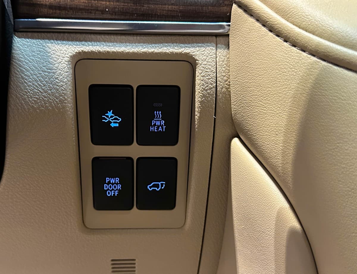 Toyota Land Cruiser 200 - фото 23